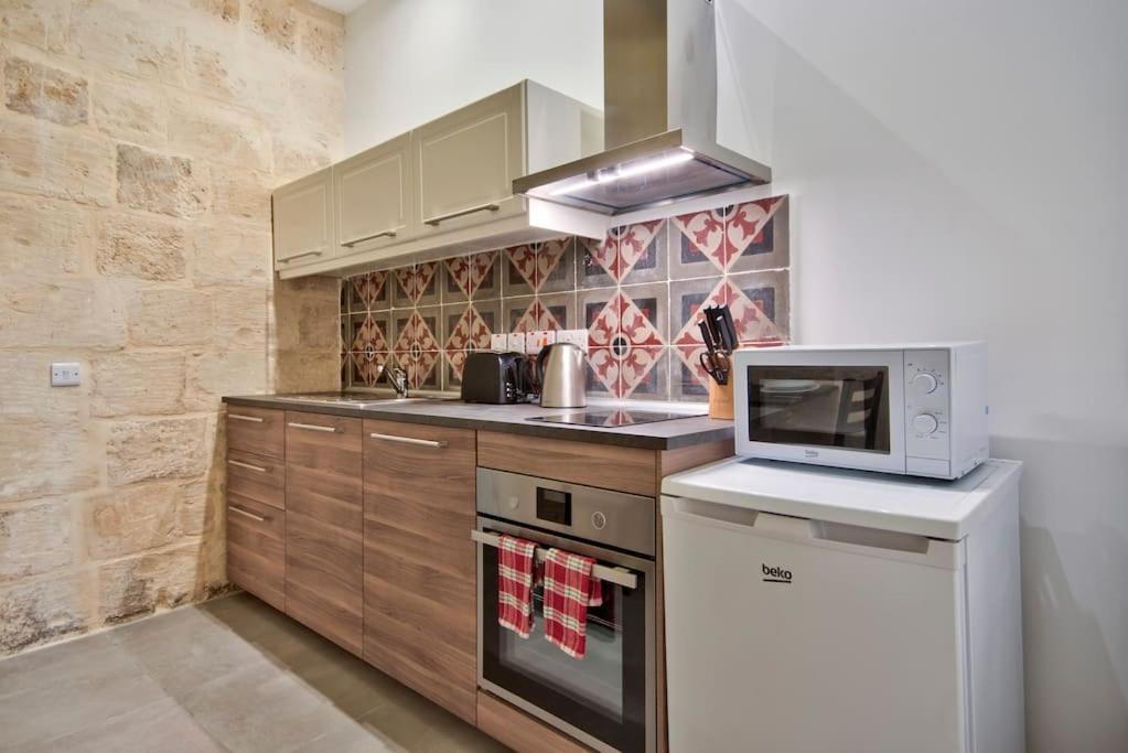 Vallettastay Old Lodge Apartment 1 ภายนอก รูปภาพ