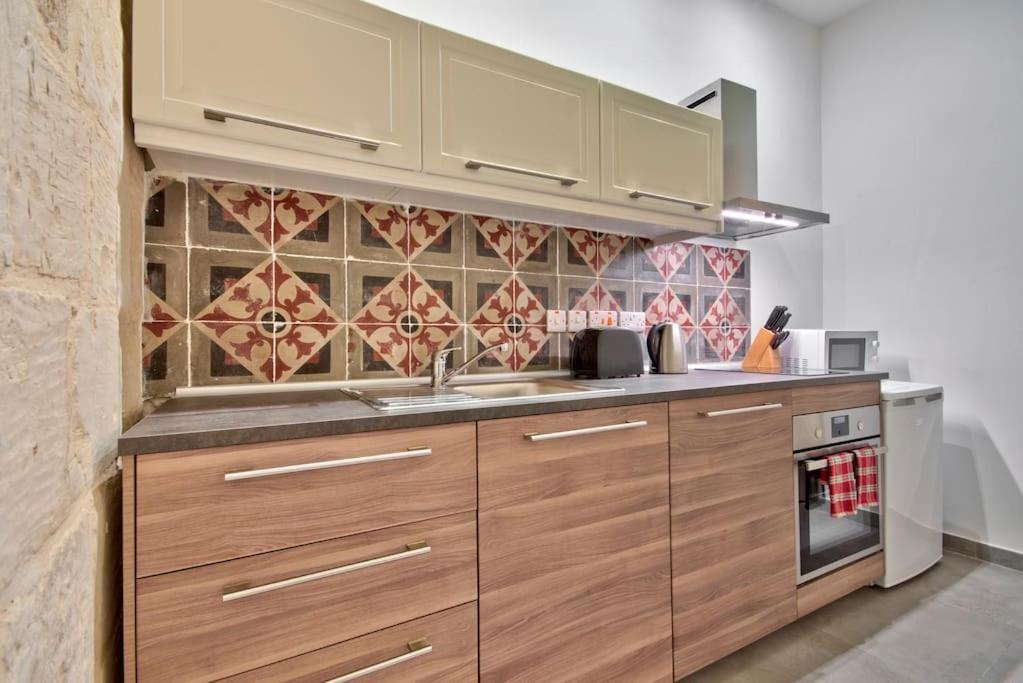 Vallettastay Old Lodge Apartment 1 ภายนอก รูปภาพ