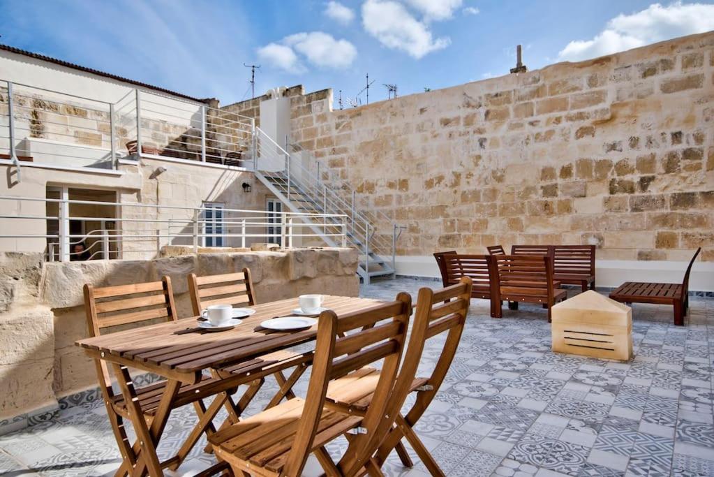 Vallettastay Old Lodge Apartment 1 ภายนอก รูปภาพ
