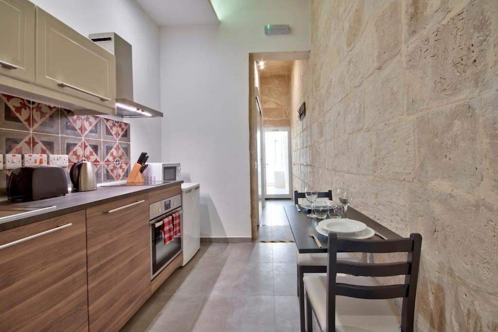 Vallettastay Old Lodge Apartment 1 ภายนอก รูปภาพ